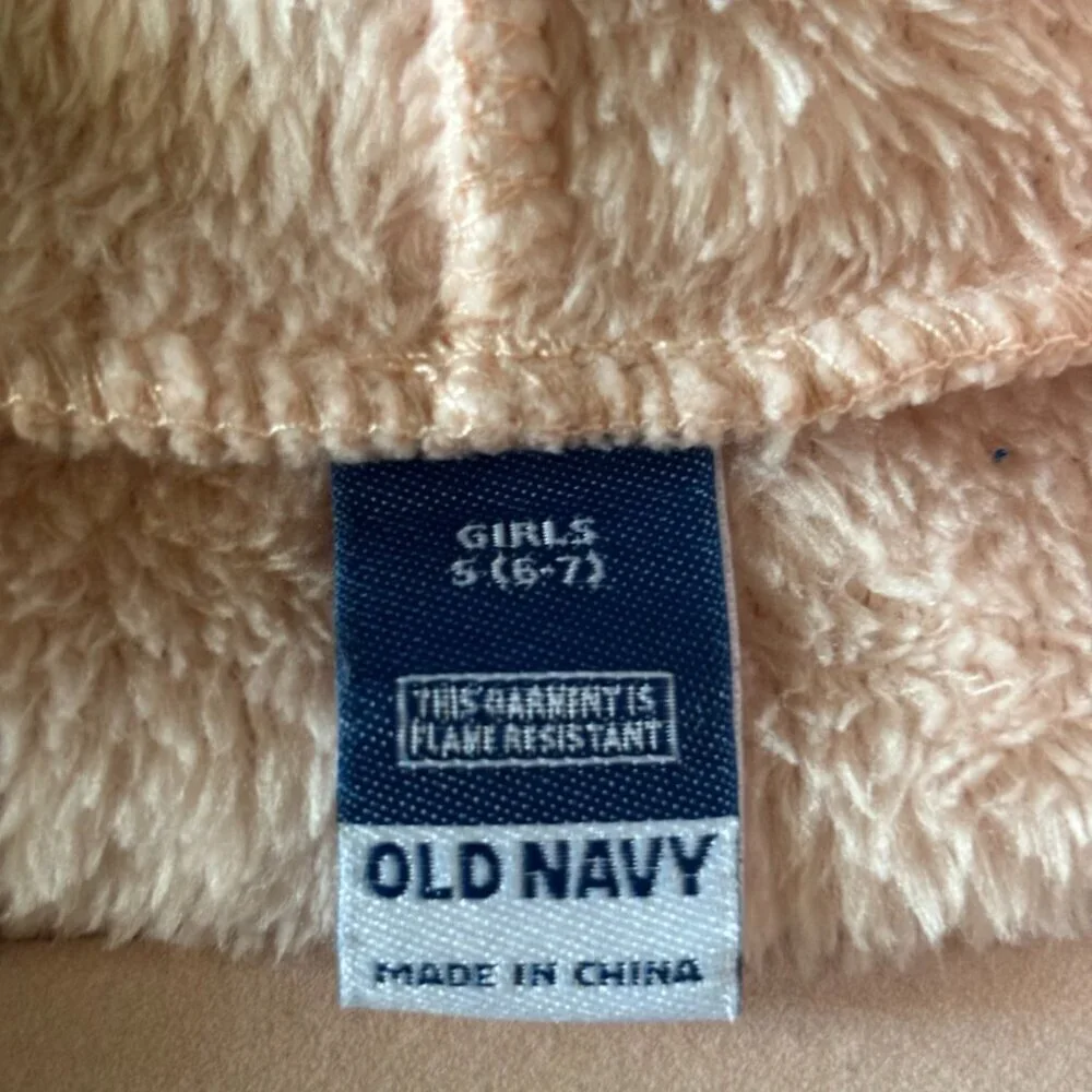 Old navy pink hooded robe in size S (6-7)